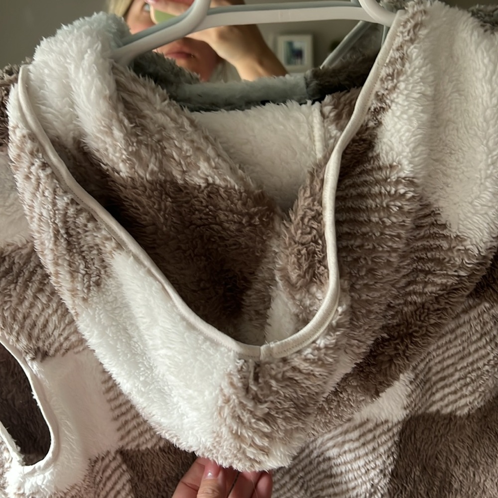 Fleece Vest - Picture 2 of 4